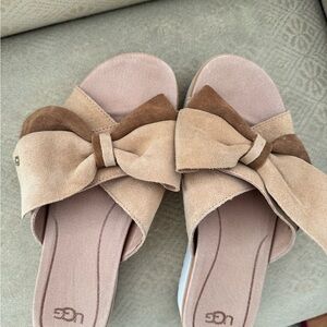 UGG Women's Tan Suede Bow Slides
